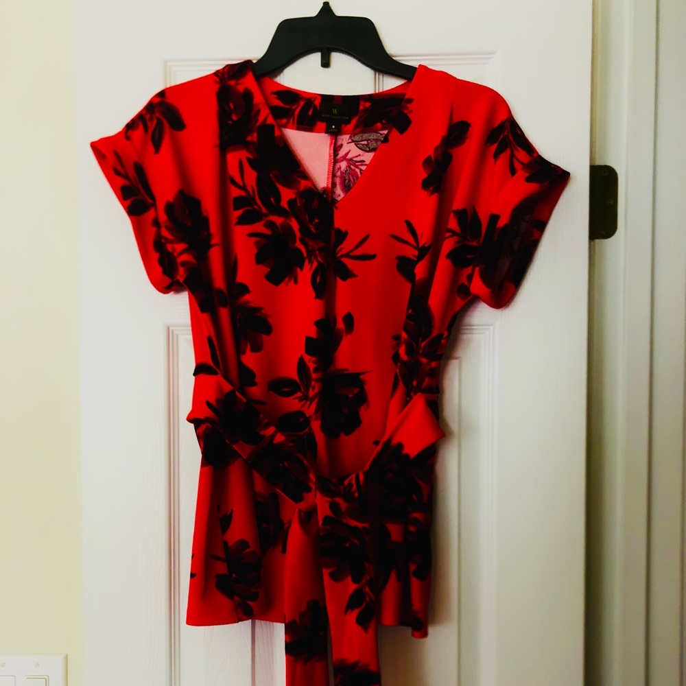 Short sleeve worthington black and red with belt